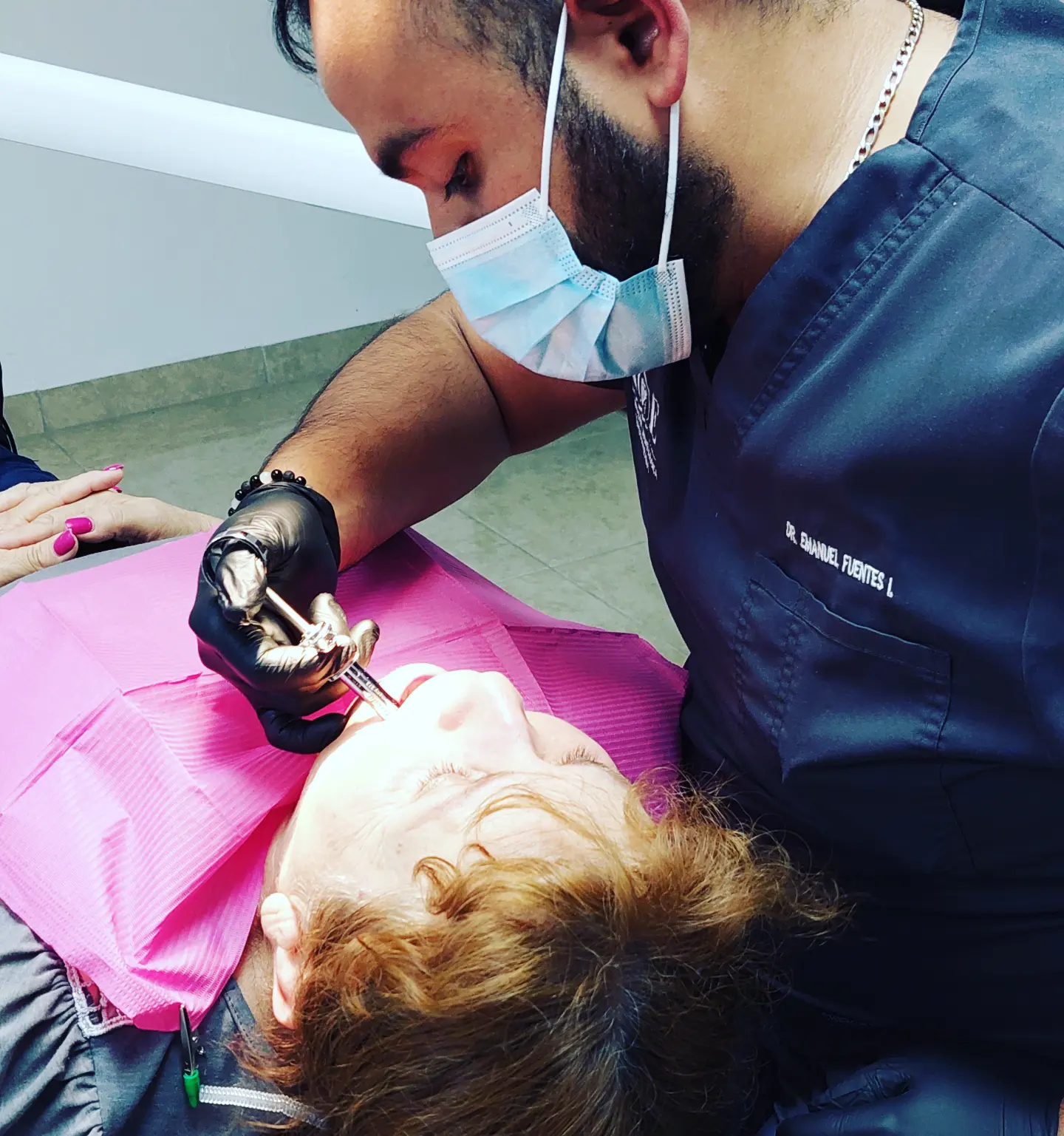 Atención personalizada al paciente en Clínica Dental ROE